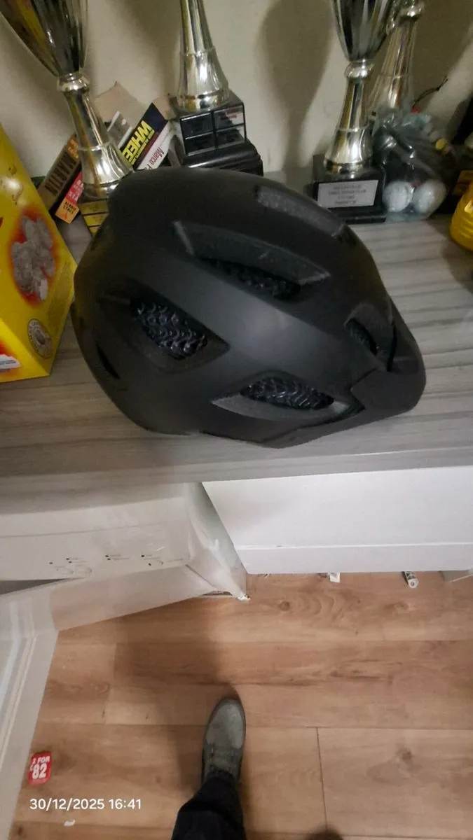 Bontrager Helmet unused - Image 2