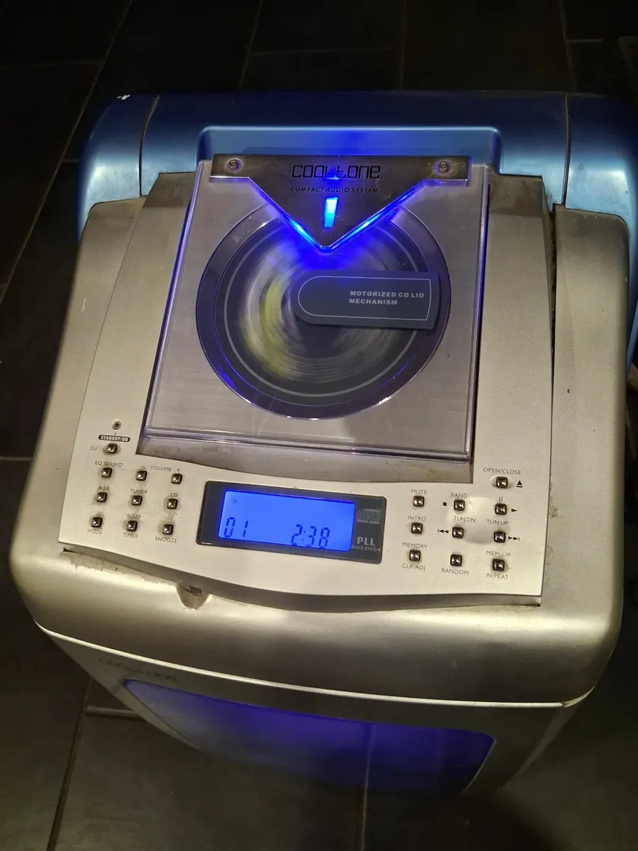 Mini fridge/CD/Radio - Image 2