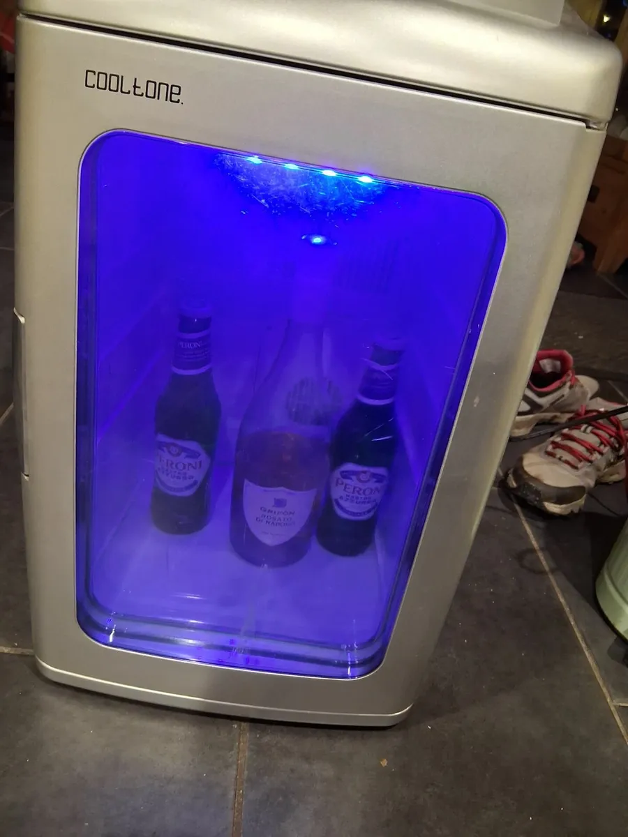 Mini fridge/CD/Radio - Image 3
