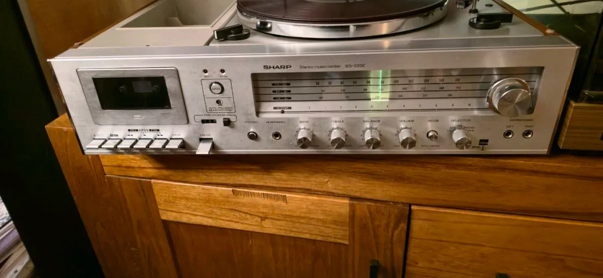 Vintage miusic centre - Image 1