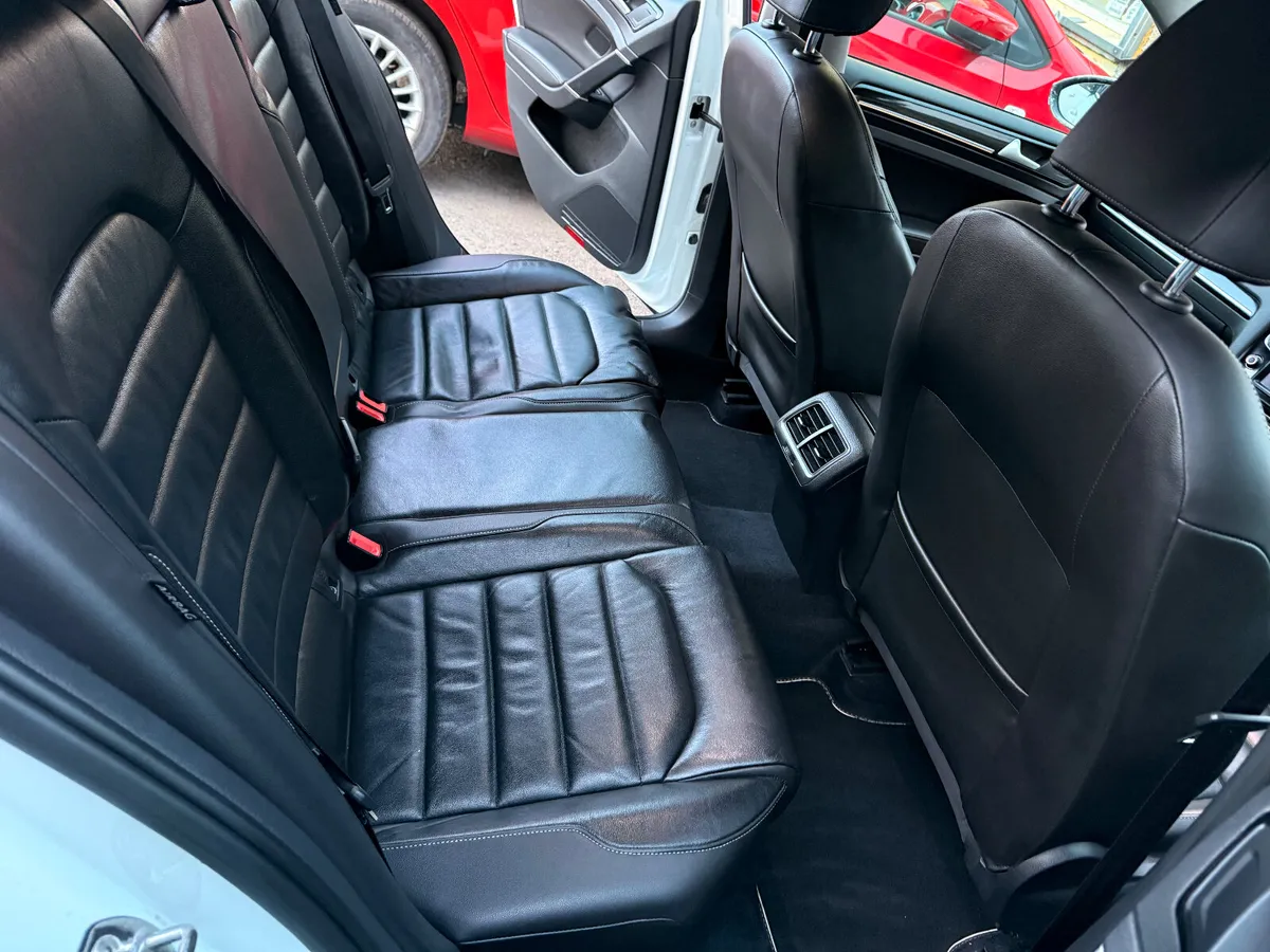 Volkswagen Golf 2017 1.4  High-line LEATHER SEATS - Image 4