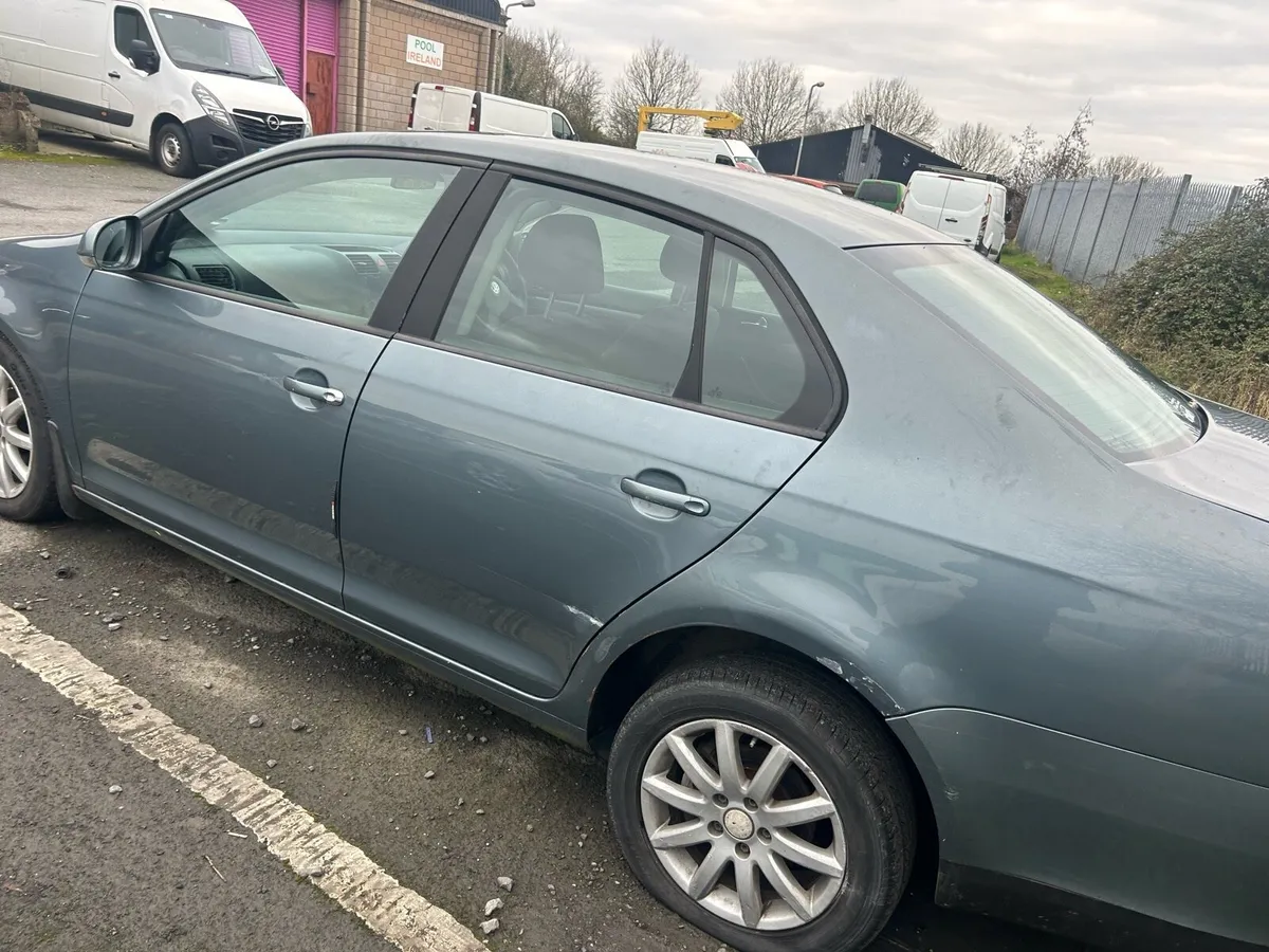 VOLKSWAGEN JETTA 1.9 TDI - Image 4