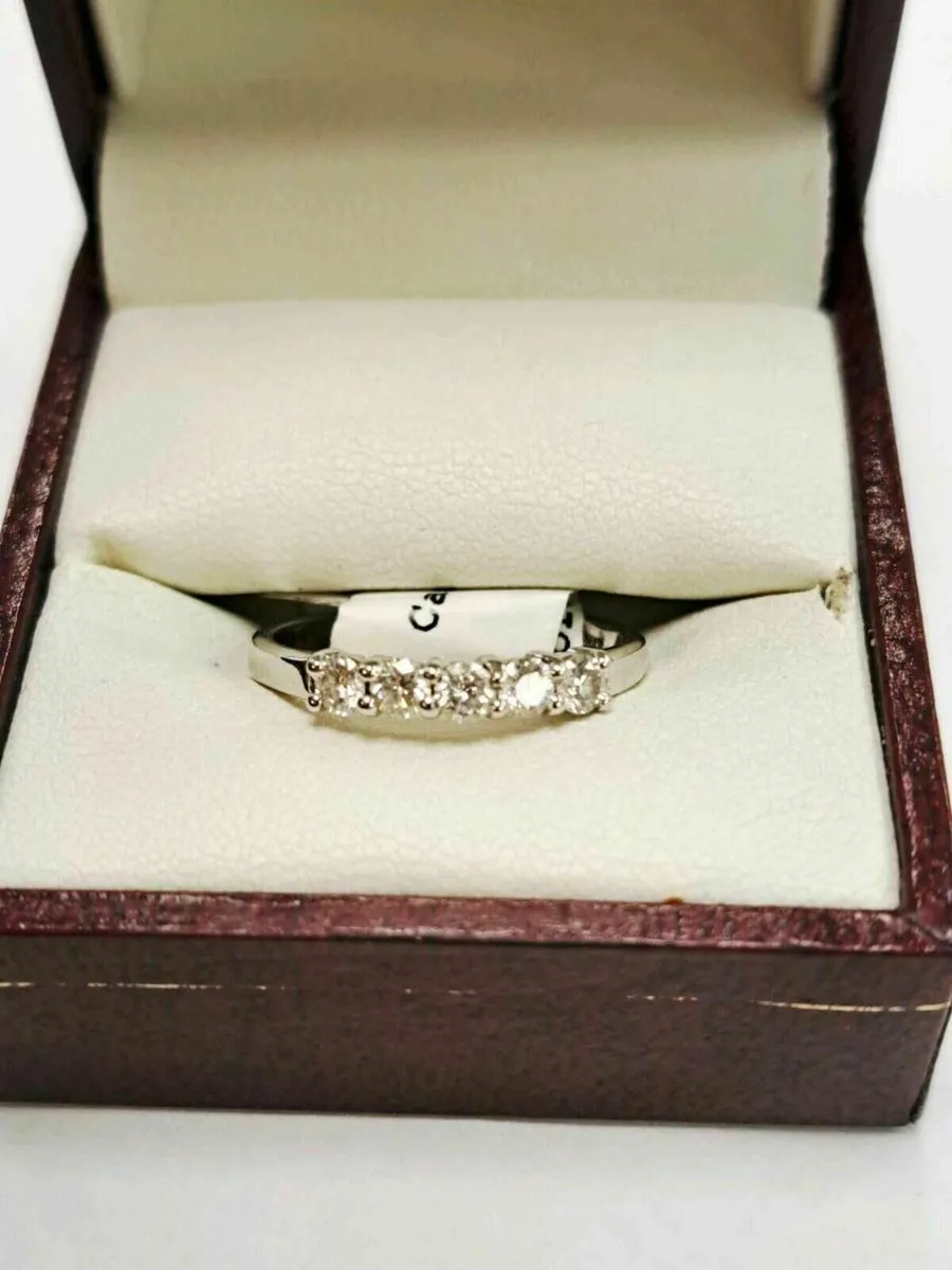 18K Gold White Diamond 18CT - Image 1