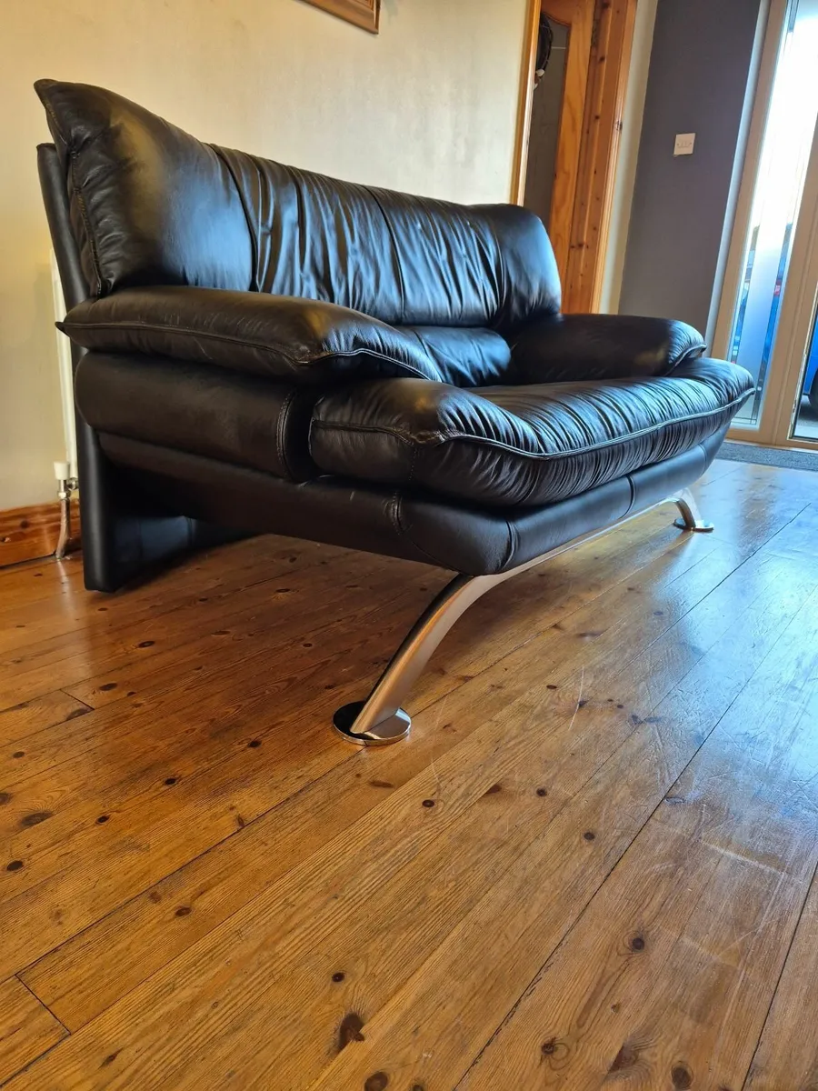 Modern Nicolette Designer Leather Sofa immaculate - Image 3