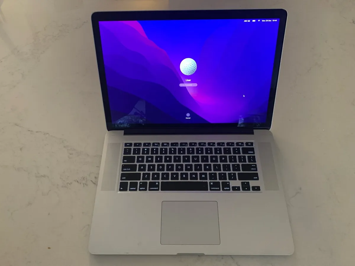 15” MacBook Pro - i7, 16 GB RAM 512 GB SSD - Image 1