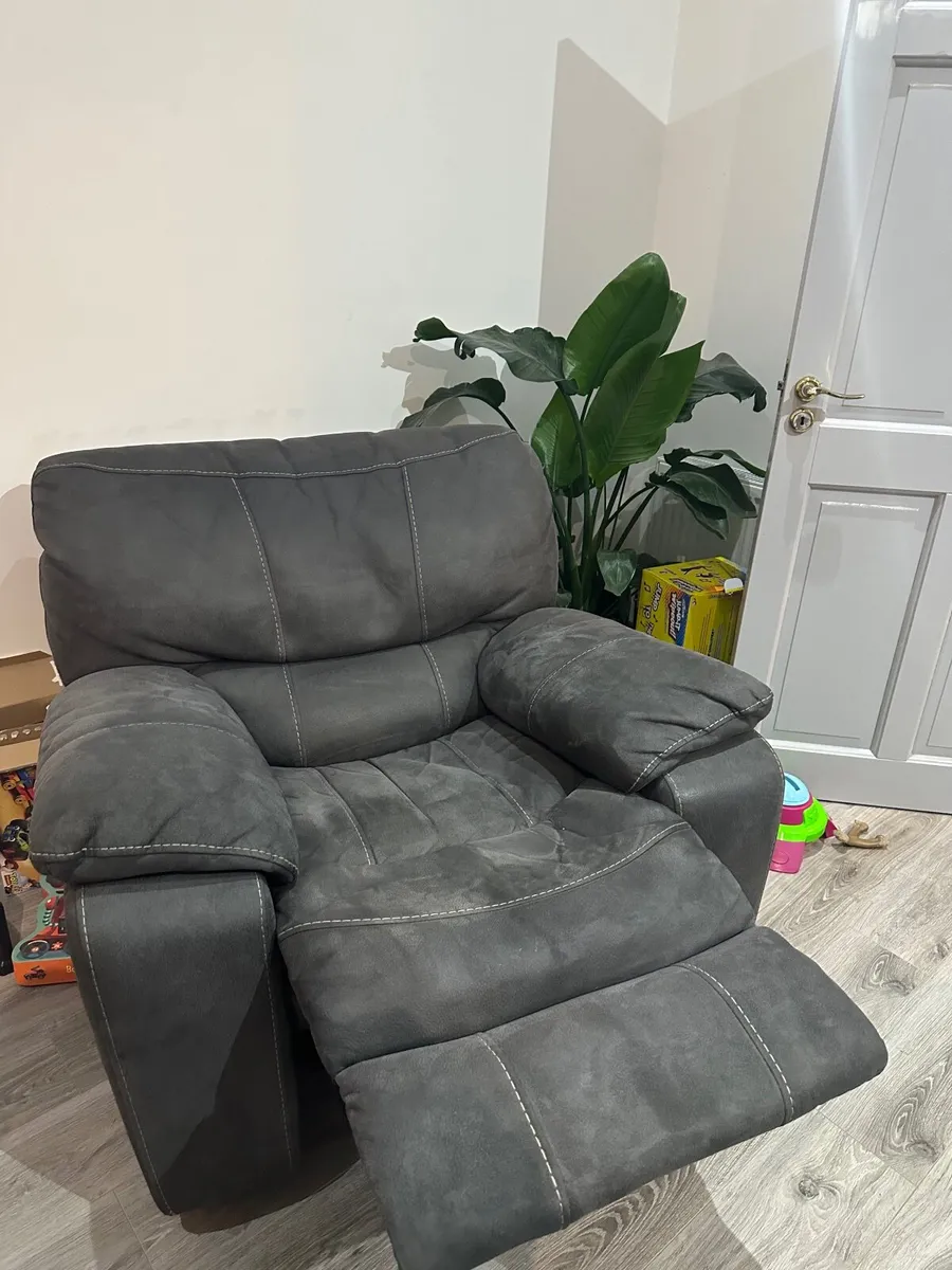 Recliner - Image 2