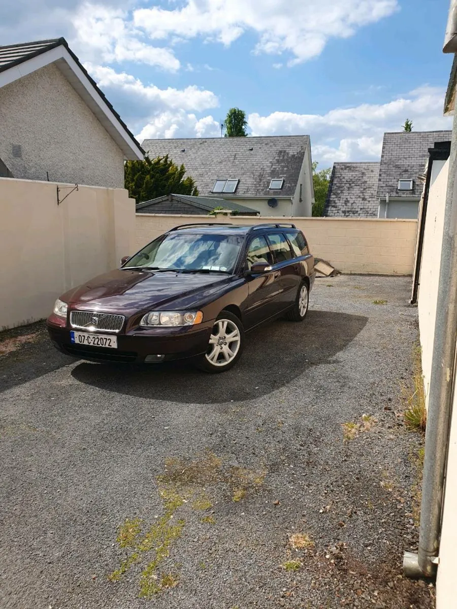 Volvo v70 - Image 1