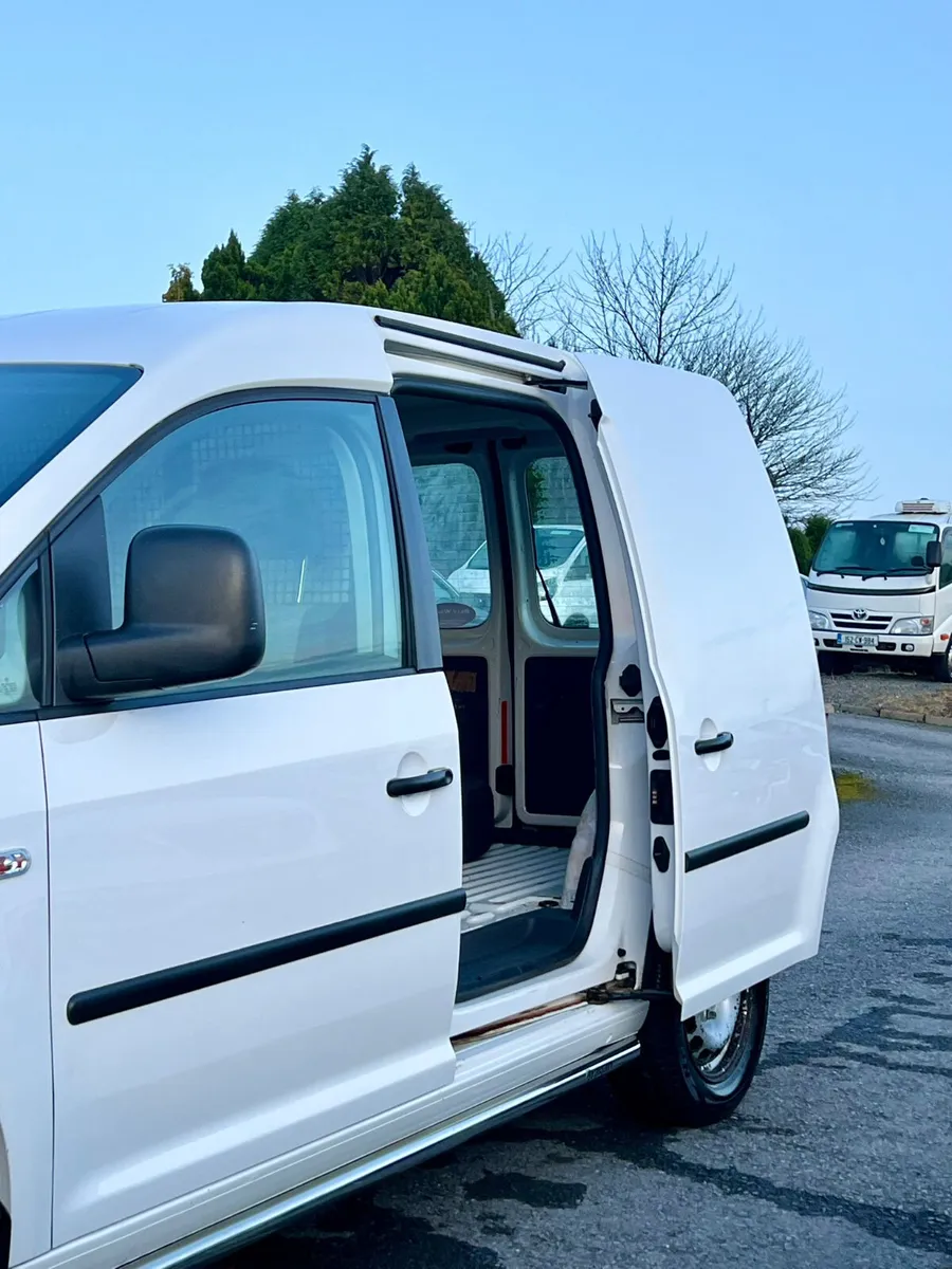 Volkswagen Caddy 2014 - Image 2