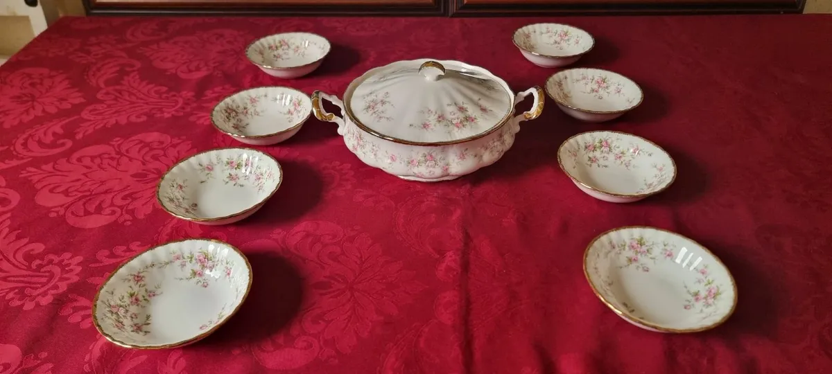 9Pc.Royal Albert Victoriana Rose Tureen &Bowls Set - Image 2