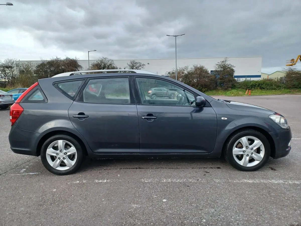 Kia Ceed 2012 - Image 2