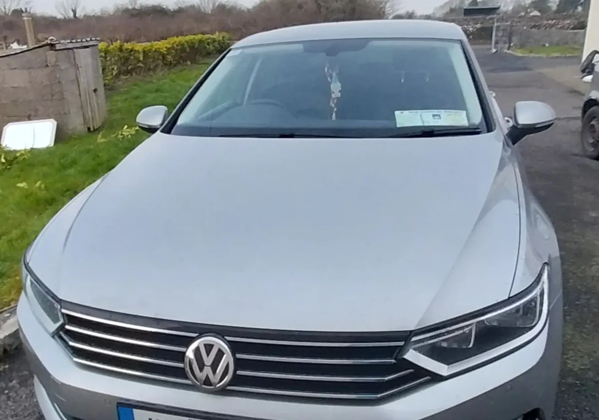 Volkswagen Passat HL 2.0tdi M6F 150HP 4dr silver, - Image 1