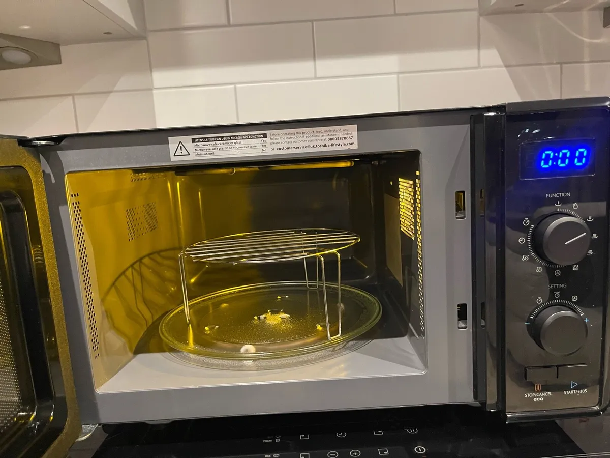 Toshiba Microwave - Image 2