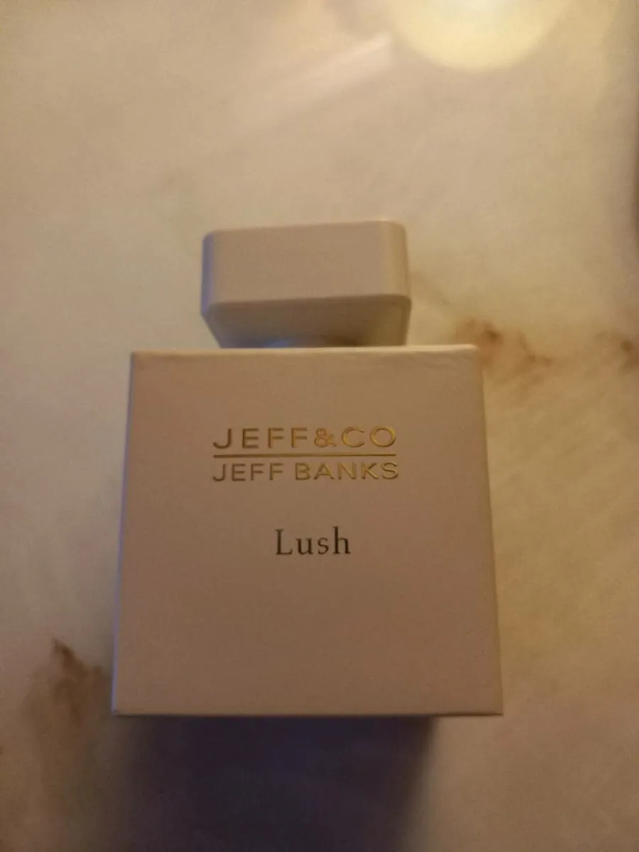 4 x women's fragrances, D18 post 6e - Image 4