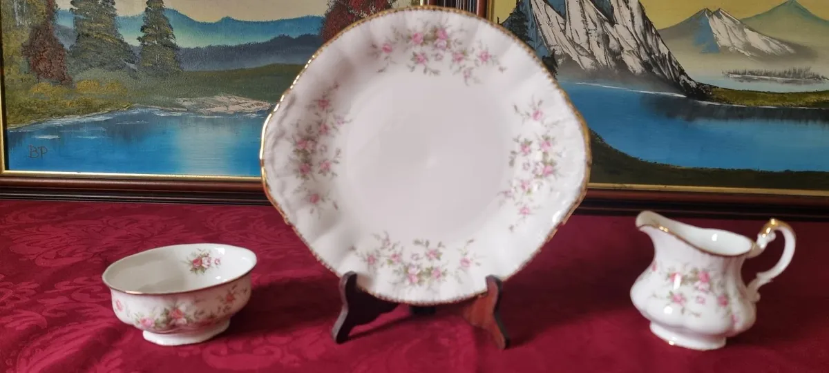 3Pc. Royal Albert/Paragon Victoriana Rose Cake Set - Image 1