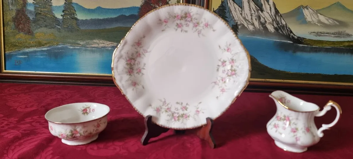 3Pc. Royal Albert/Paragon Victoriana Rose Cake Set - Image 3