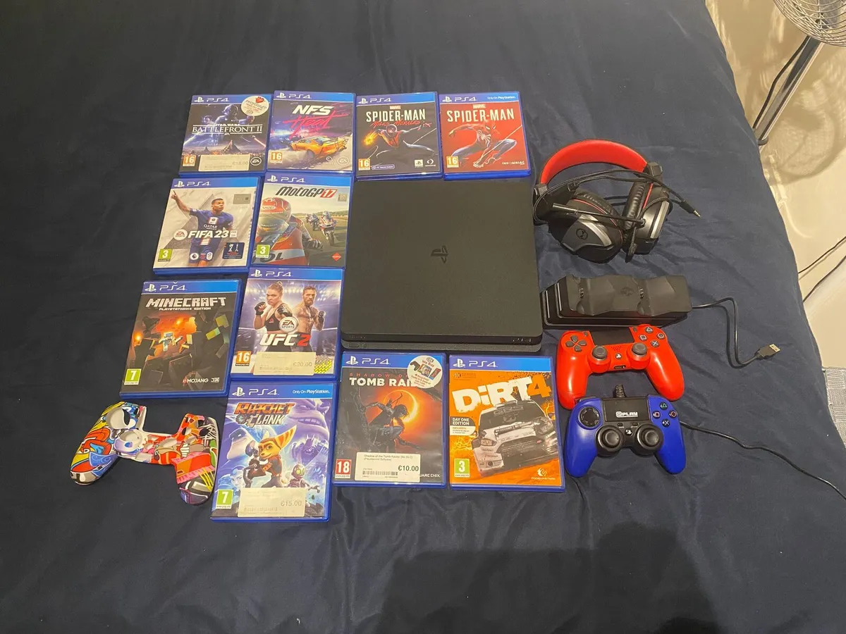 PS4 slim + 11 games+2 controllers +headset
