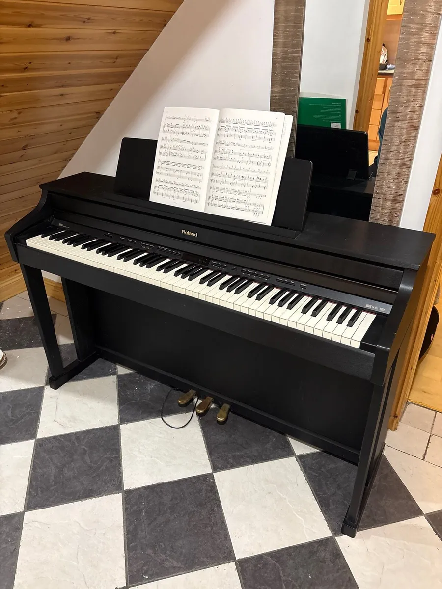 Digital Roland Piano - Image 1