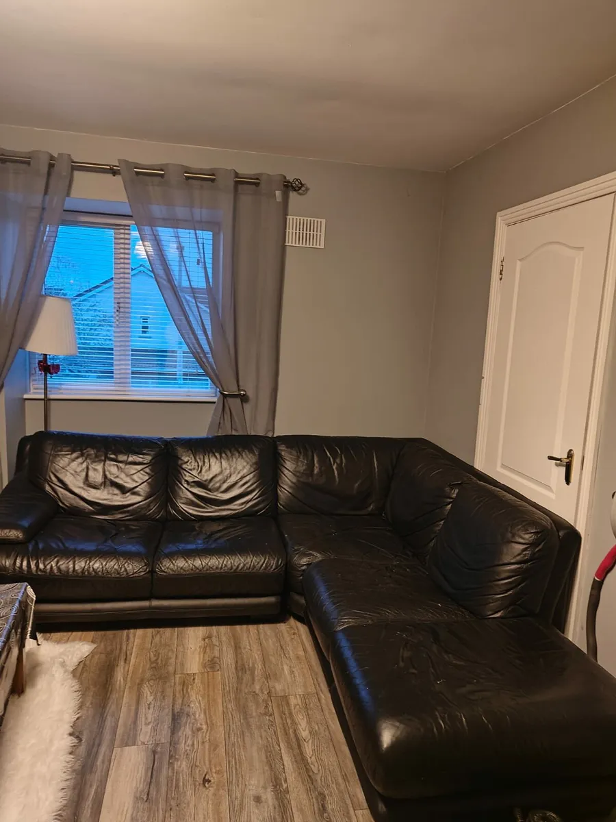 Black leather Couch free to take away - Image 3