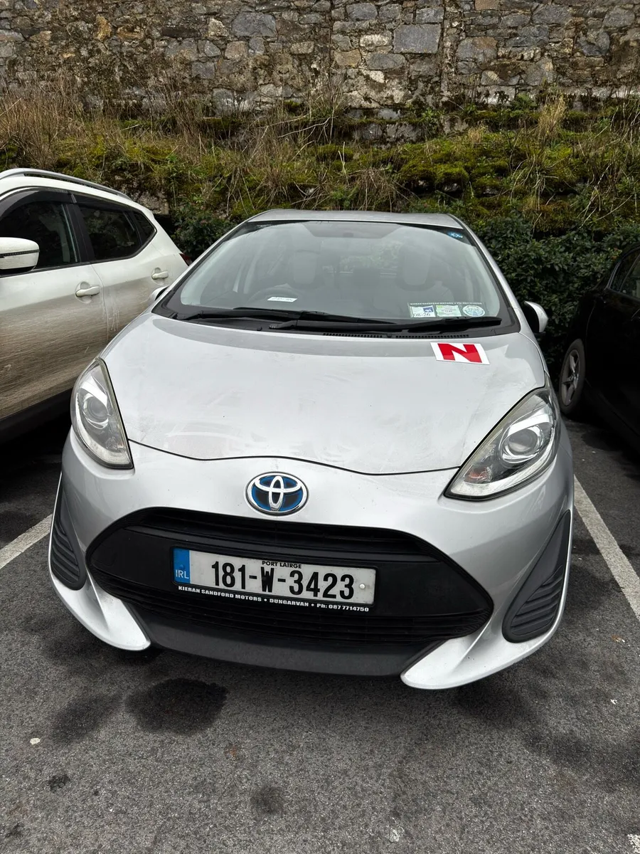 Toyota aquat hybrid - Image 2