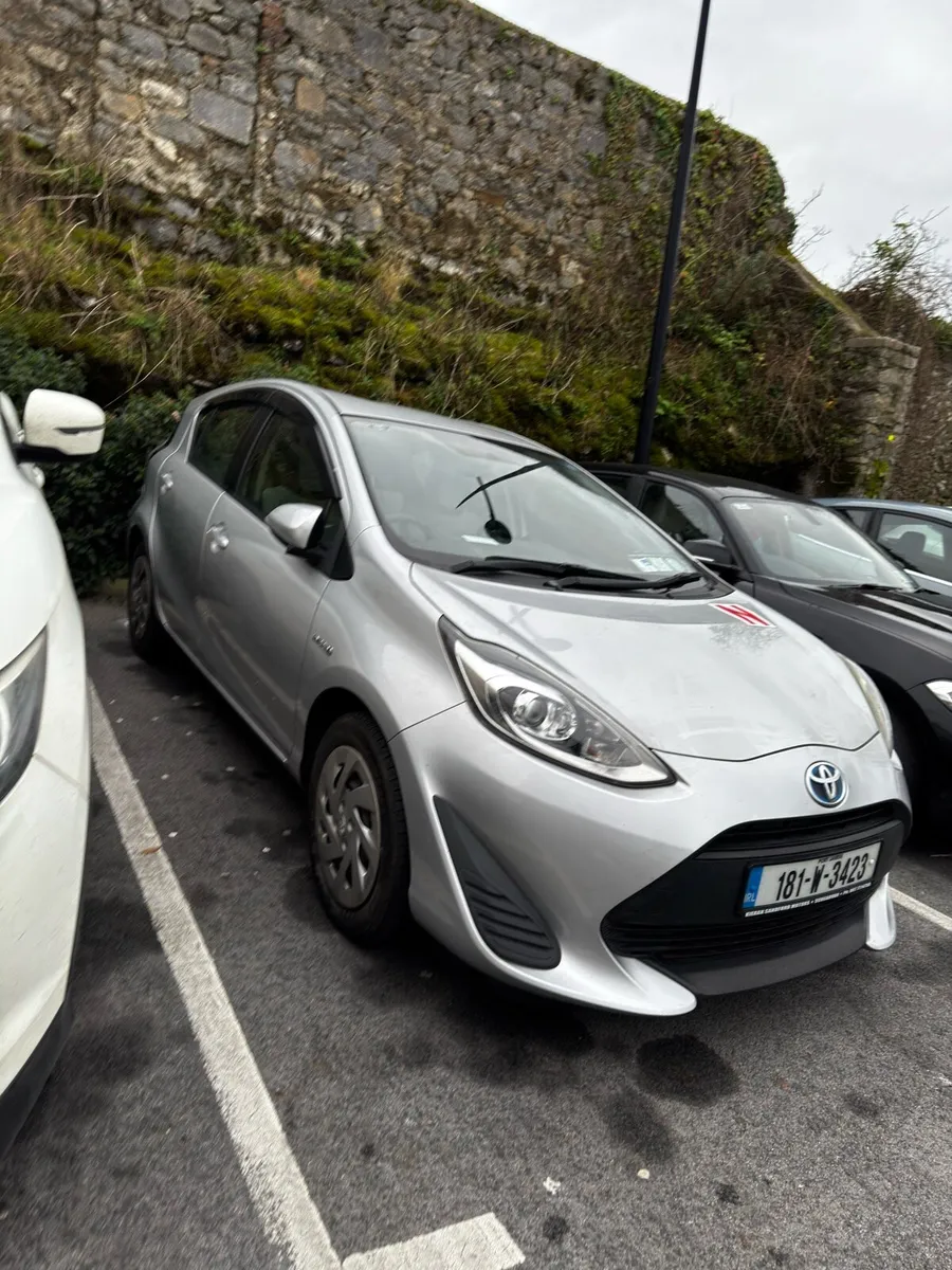 Toyota aquat hybrid - Image 3