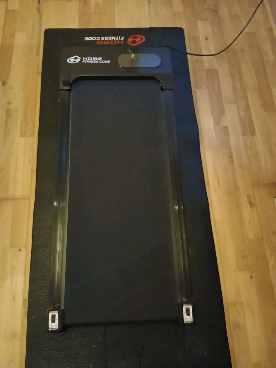 Home.fitness treadmill like new can deliver €200 - Image 3