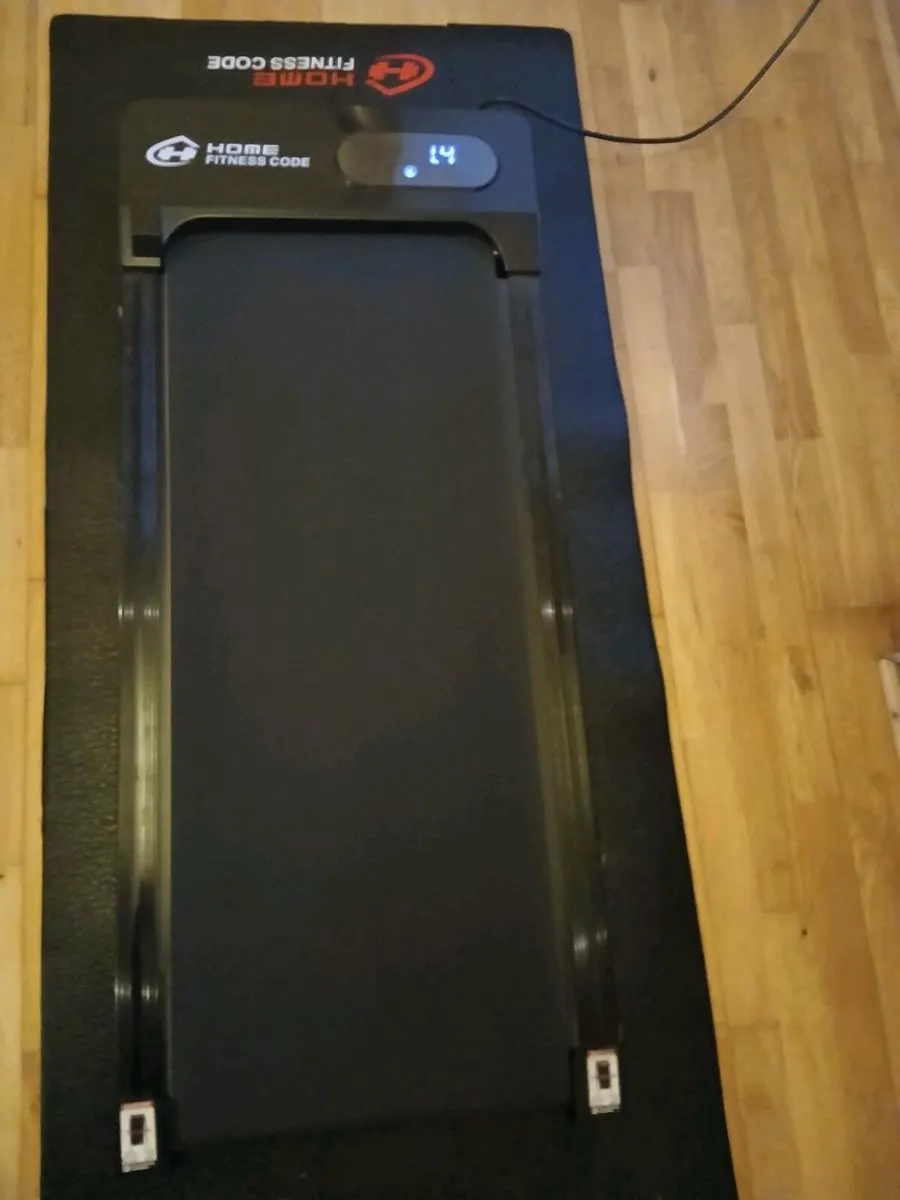Home.fitness treadmill like new can deliver €200 - Image 4