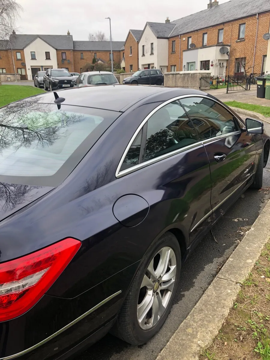 Mercedes-Benz E-Class 2011 - Image 3