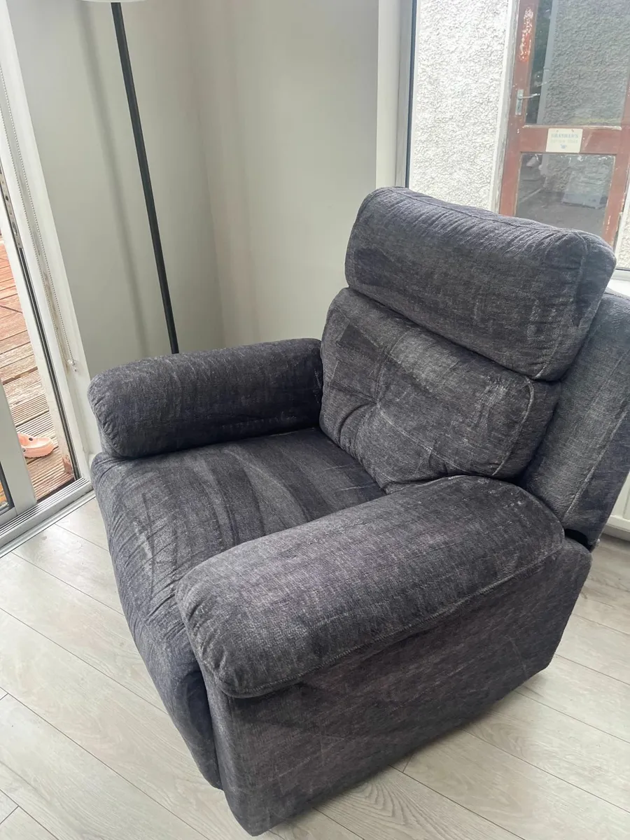 Reclining Armchair – Excellent Condition