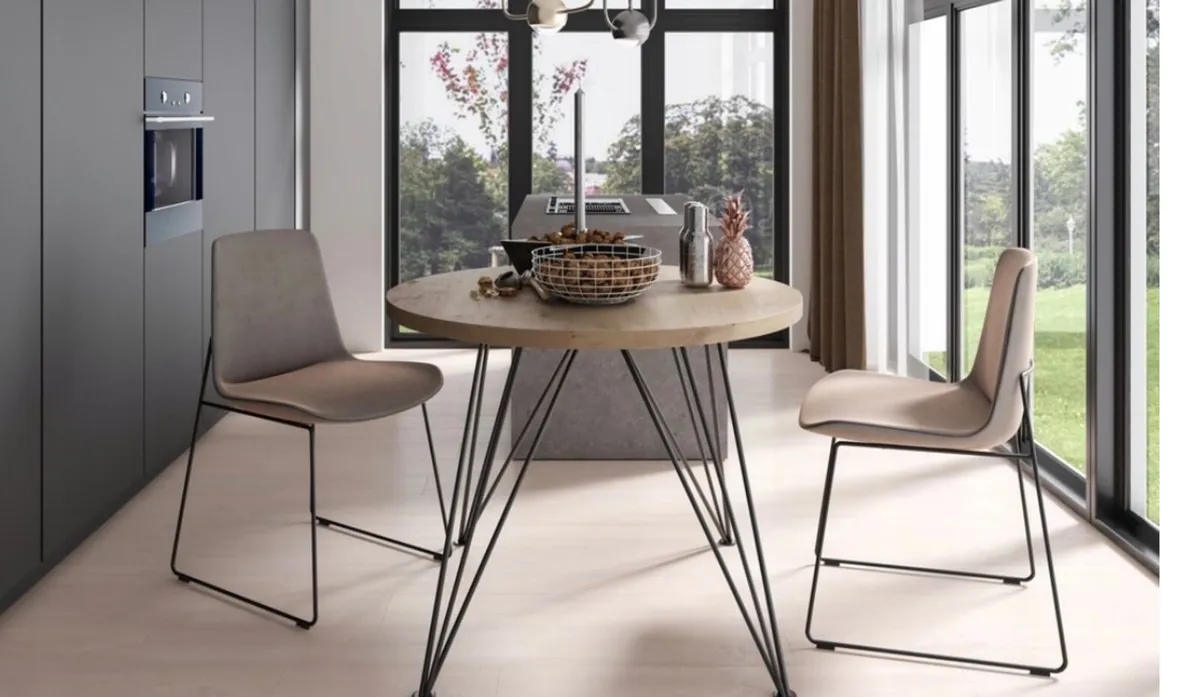 Table and 4 chairs - Image 2