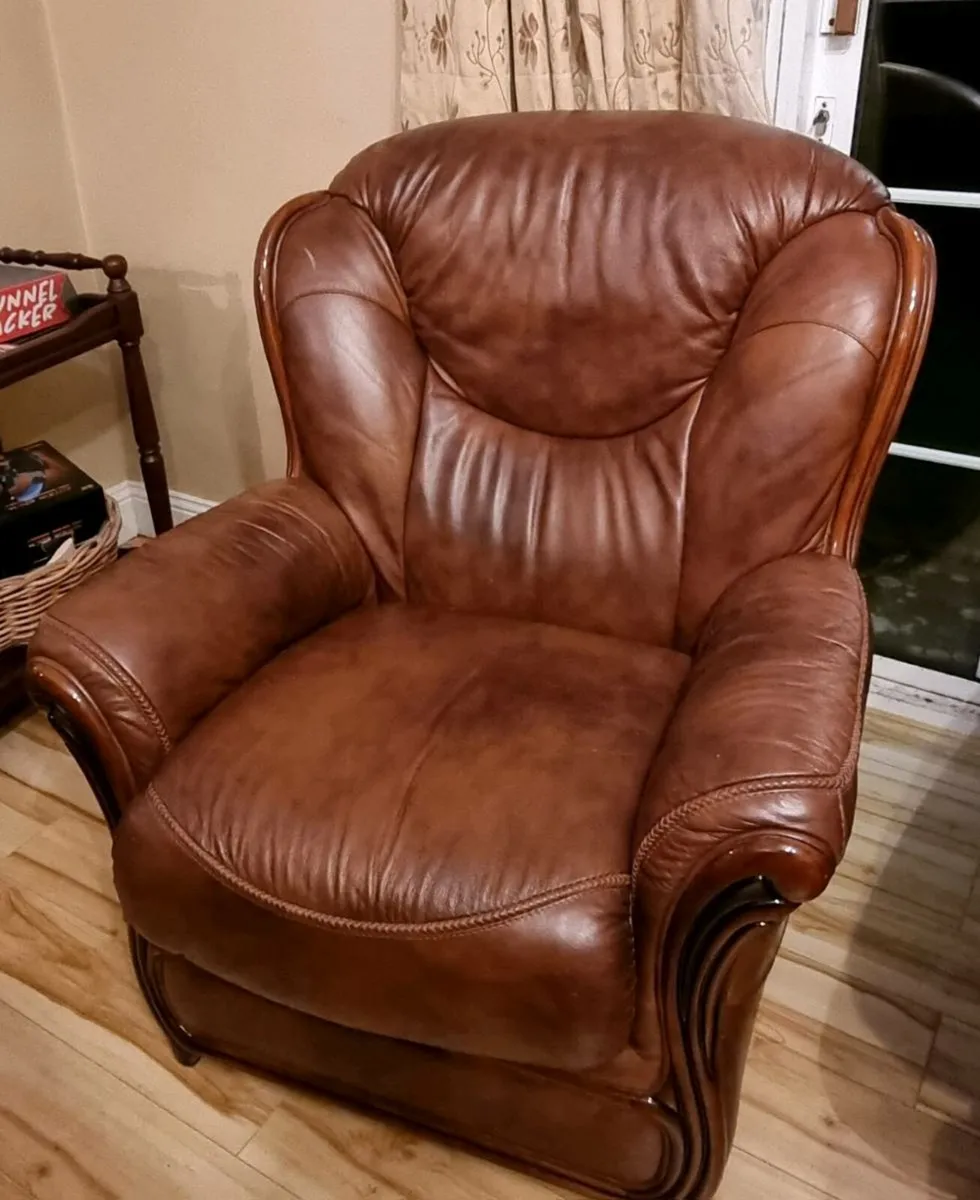 Sofa and chairs - Image 3