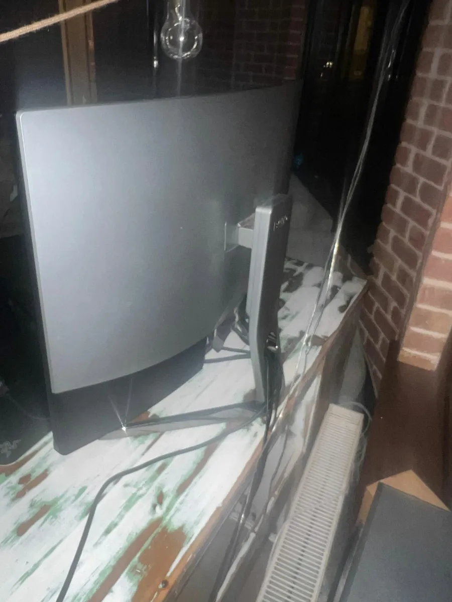 BenQ EX3203R 32" Curved Monitor | 1440p | 144Hz | - Image 2