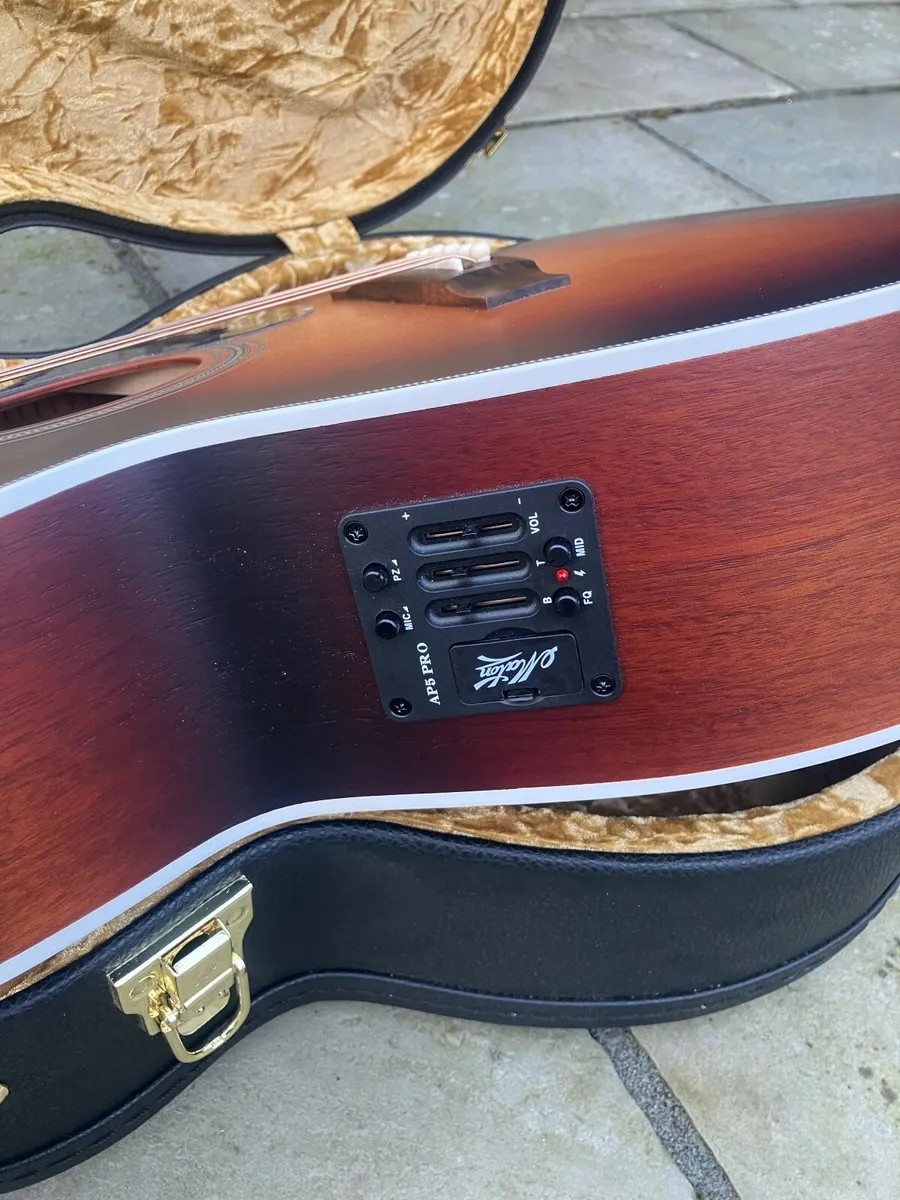 Acoustic guitar - Image 3