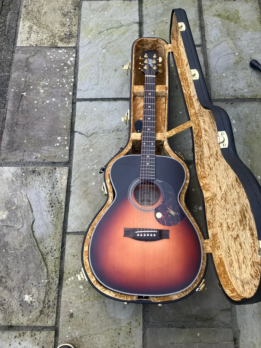 Acoustic guitar - Image 1