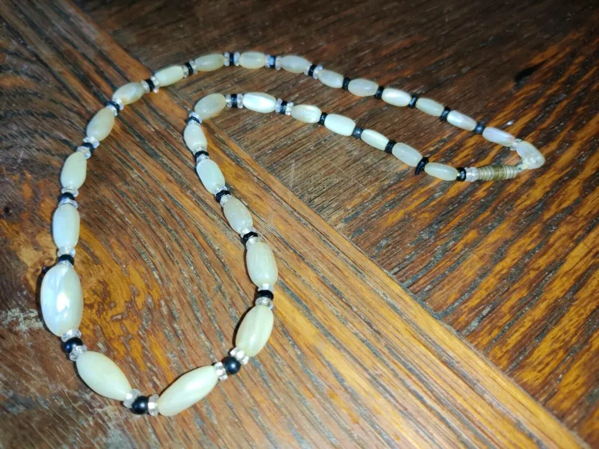 GENUINE MOTHER OF PEARL,18"Long Vintage Necklace ! - Image 4