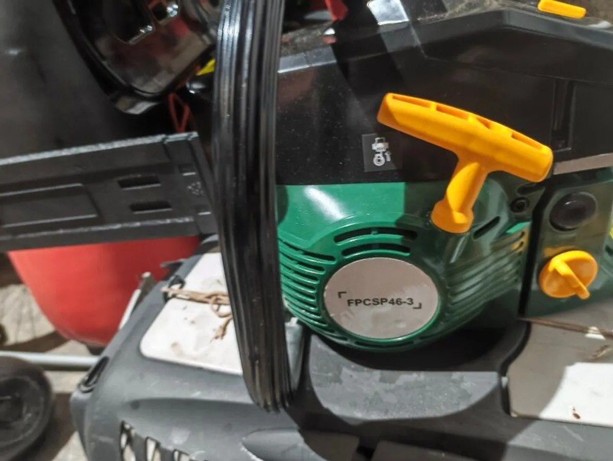 Petrol chainsaw - Image 4