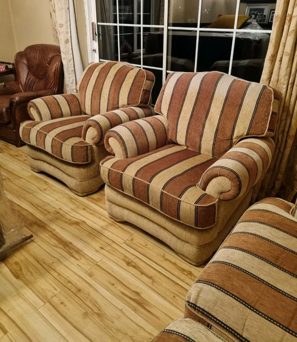 Couch and 2 arm chairs - Image 2