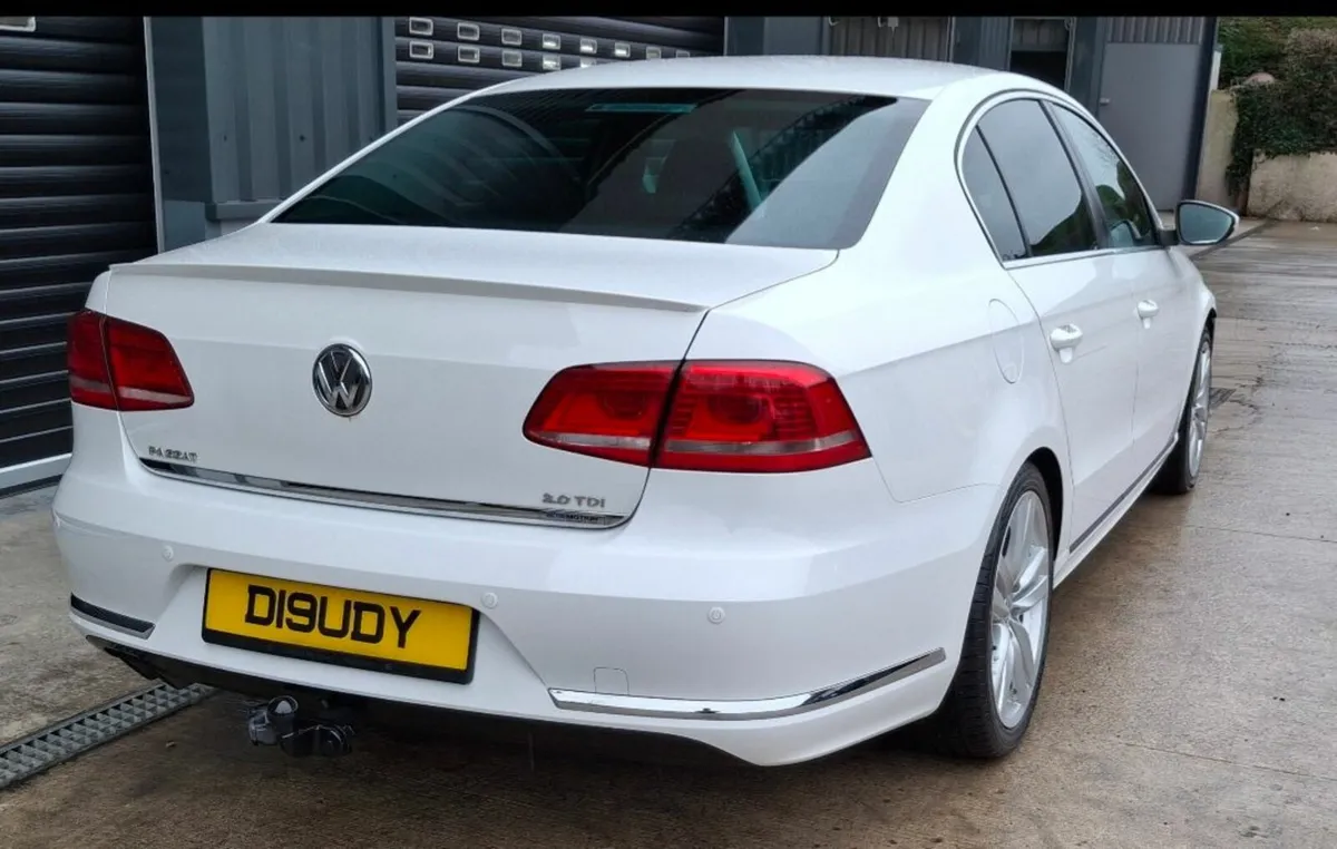 Volkswagen Passat 2014 - Image 2