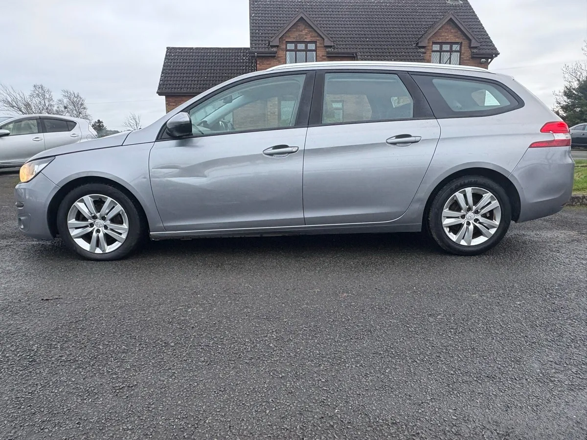 2015 Peugeot 308 Diesel Estate,Driving - Image 3