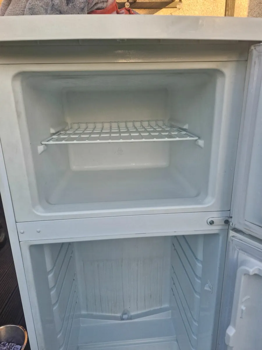 Indesit RAA 28s freestanding fridge freezer - Image 2