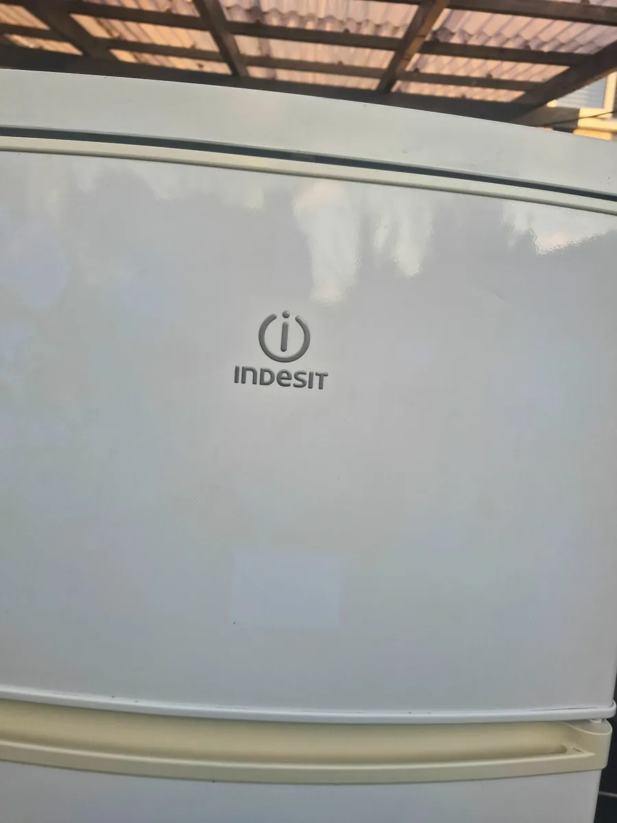 Indesit RAA 28s freestanding fridge freezer - Image 3