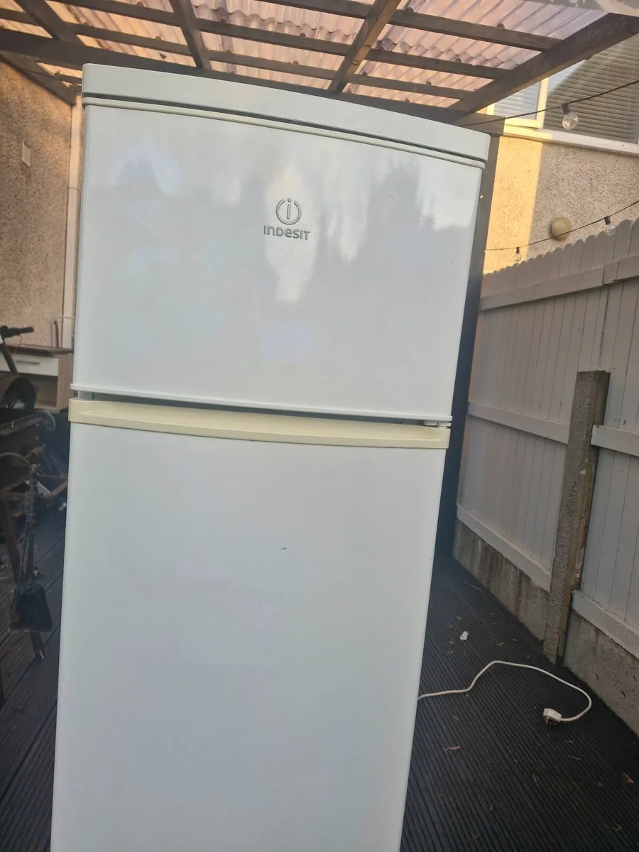 Indesit RAA 28s freestanding fridge freezer - Image 1