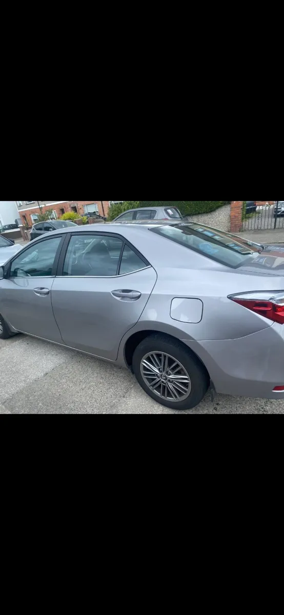 Toyota Corolla 2018 - Image 2