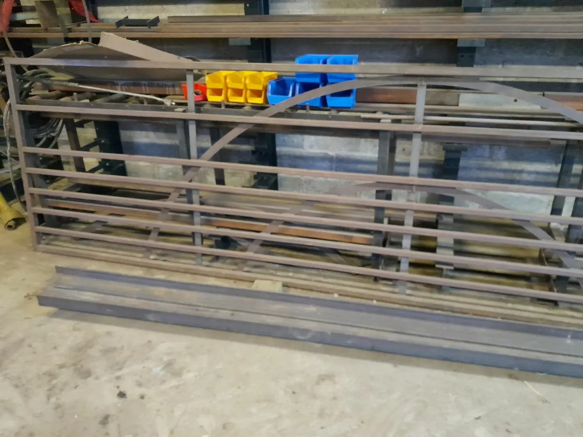 Traditional Style Gate - Image 3