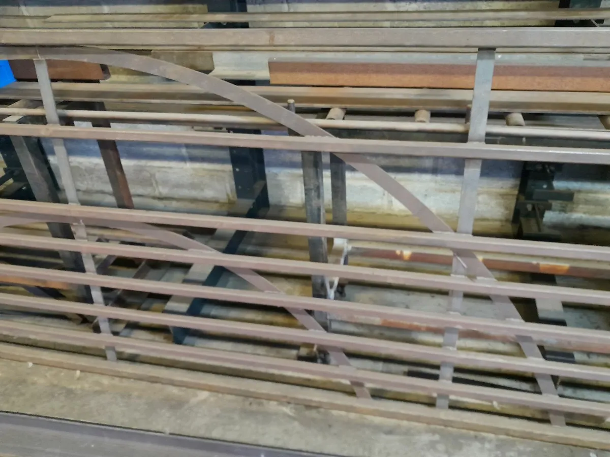 Traditional Style Gate - Image 4