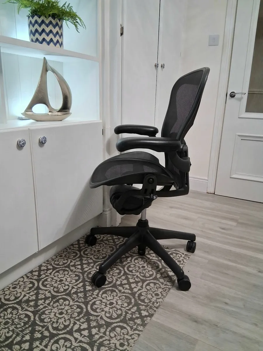 Herman Miller Aeron Ergonomic Chair - Image 4