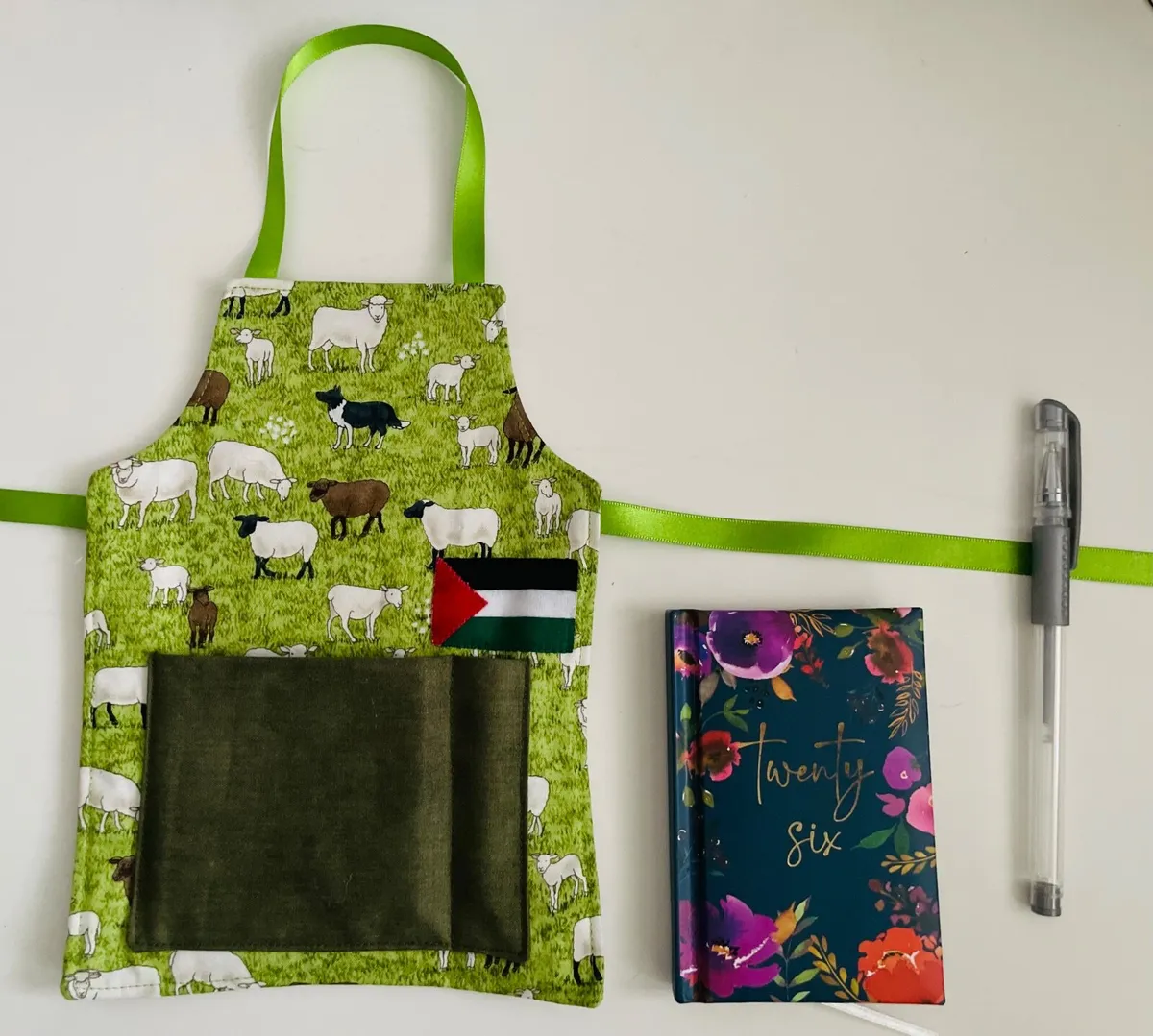 NEW 2026 Diary and pen in a cute little apron hold - Image 2
