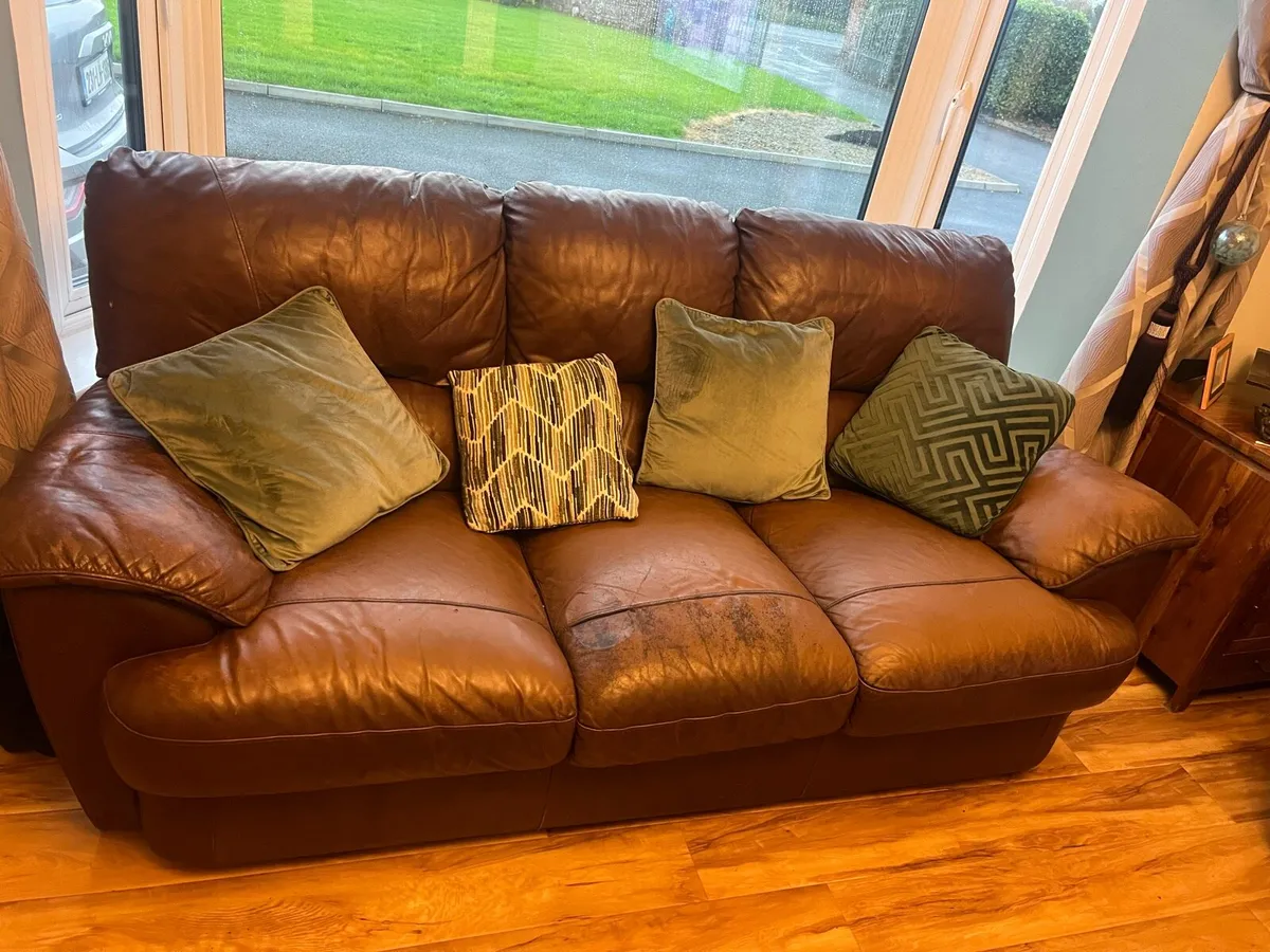 Brown leather suite - Image 1