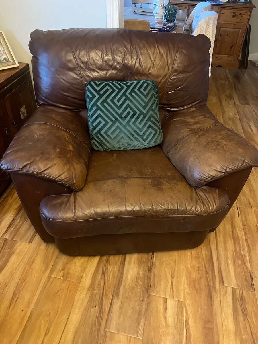 Brown leather suite - Image 2