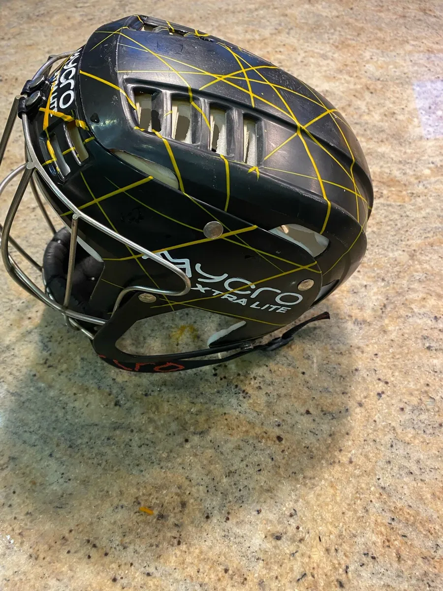 Hurling Helmet - Image 1