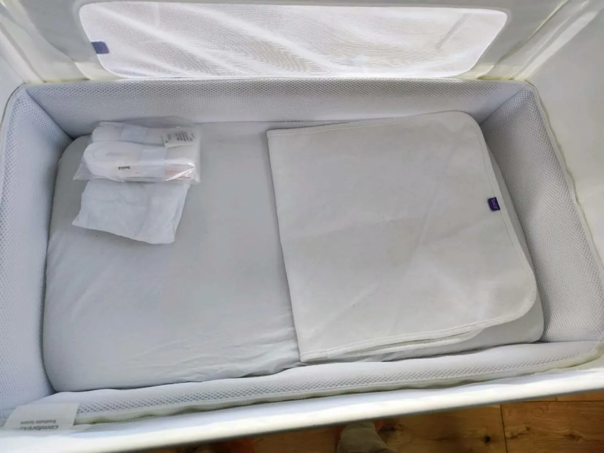 SnuzPod4 Bedside Crib- LIKE NEW - Image 2